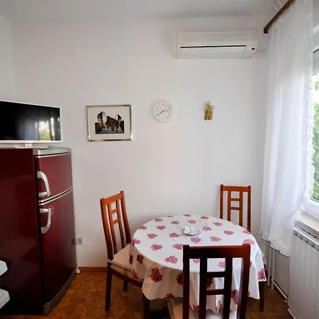 Appartement Mira A2 Mit Balkon By Interhome