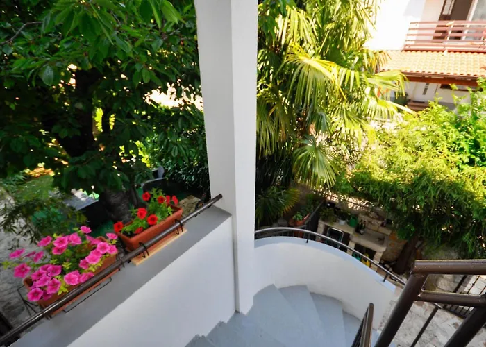 Mira A2 Mit Balkon By Interhome